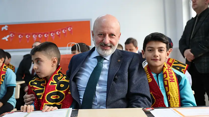 Başkan Çolakbayrakdar, Öğrencilerin karne heyecanına ortak oldu