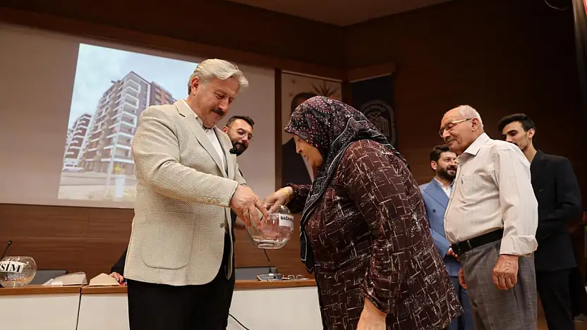 Battalgazi Kentsel Dönüşümünde 23 Hak Sahibine Daire Teslimi