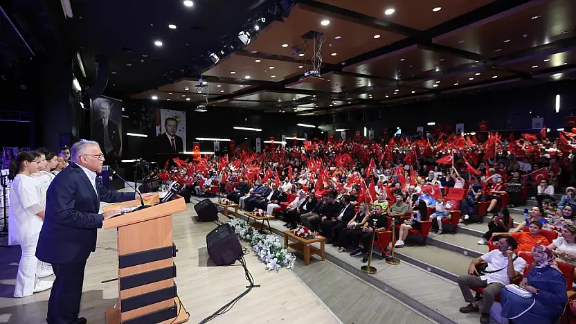 Büyükkılıç, konservatuvar yaz kursları kapanışında öğrencilerle buluştu