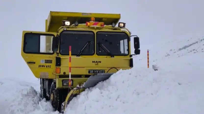 Büyükşehir ekipleri 24 mahalle yolunu ulaşıma açtı