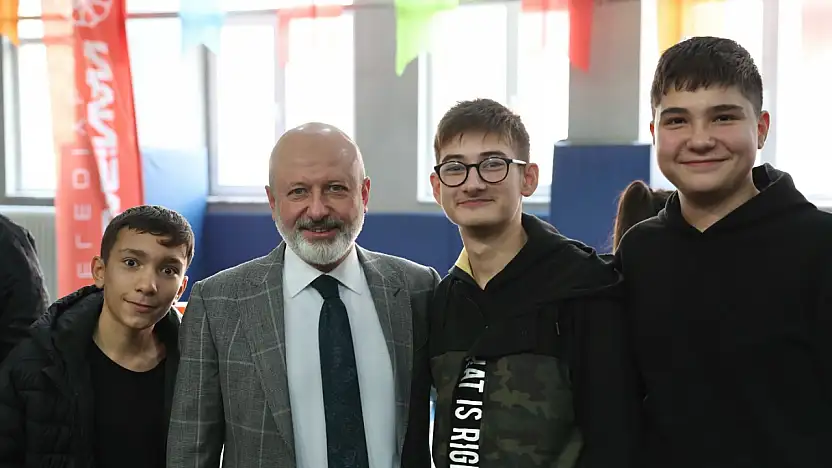 Çolakbayrakdar'dan öğrencilere meslek vurgusu