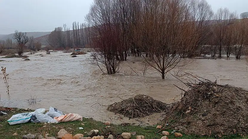 Develi'de Sağanak sele dönüştü