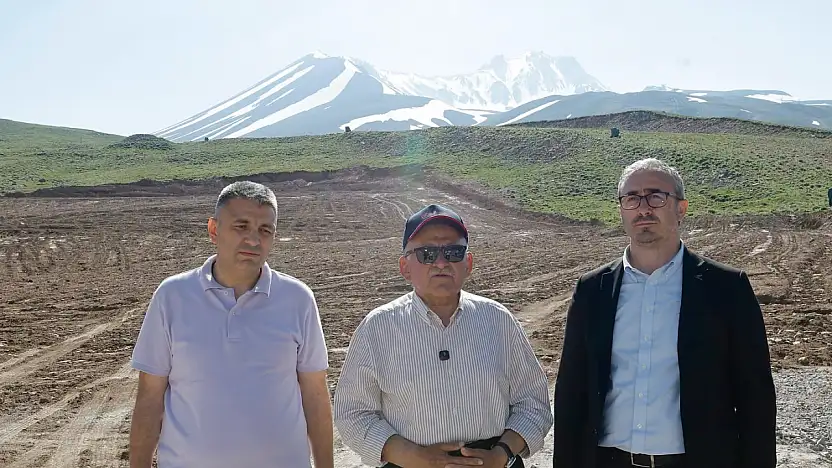 Erciyes'te Develi Kapı'ya Yeni Yürüyen Bant Tesisi
