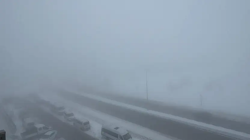 Erciyes'te rüzgar ve sis etkili oldu