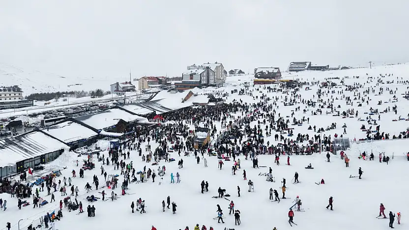Erciyes'teki haftasonu yoğunluğu dron ile görüntülendi