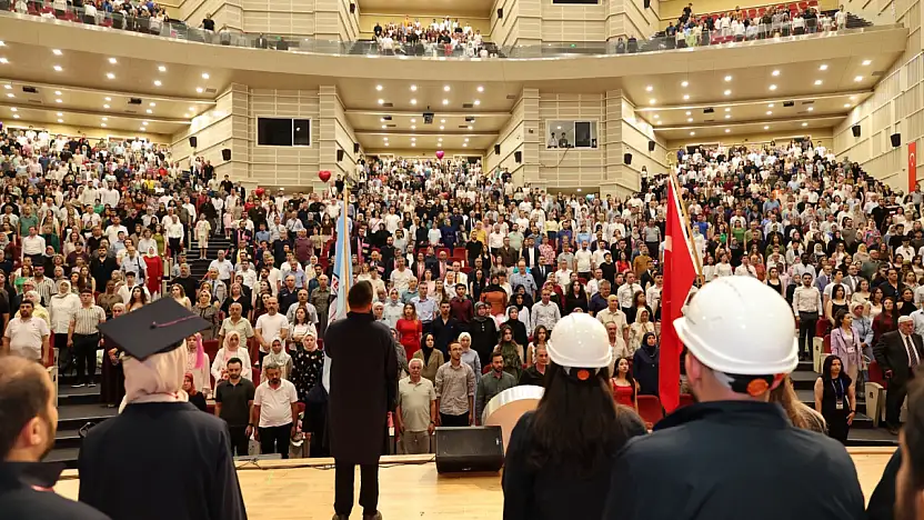 ERÜ Mühendislik Fakültesi yeni dönem mezunlarını verdi