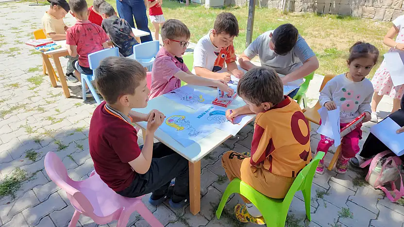 Gezici Kütüphane Talaslı Çocuklarla Buluştu