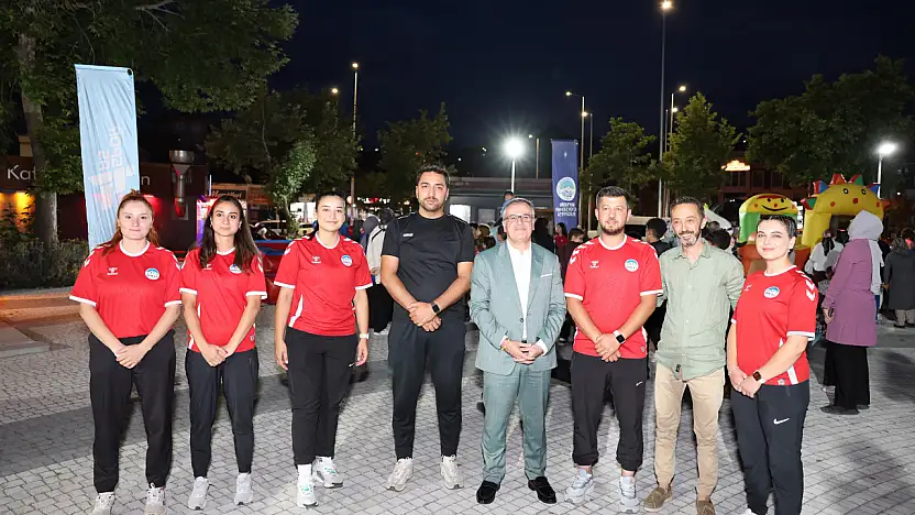 Hacılar Cumhuriyet Meydanı'nda Çocuk Şenliği