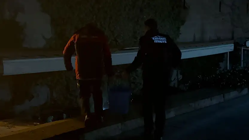 İtfaiyeden parktaki yangına kovalı müdahale