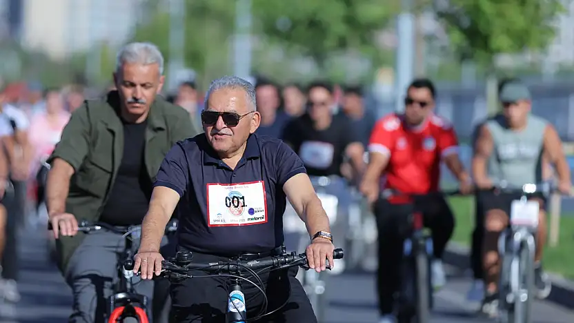 Kayseri'de doktorlar 'Sağlık İçin' Pedal çevirdi