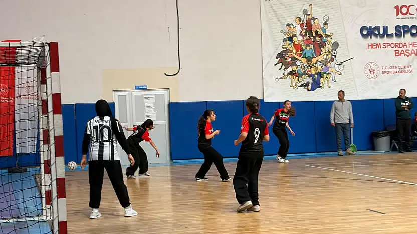 Kayseri'de futsal il birinciliği devam ediyor