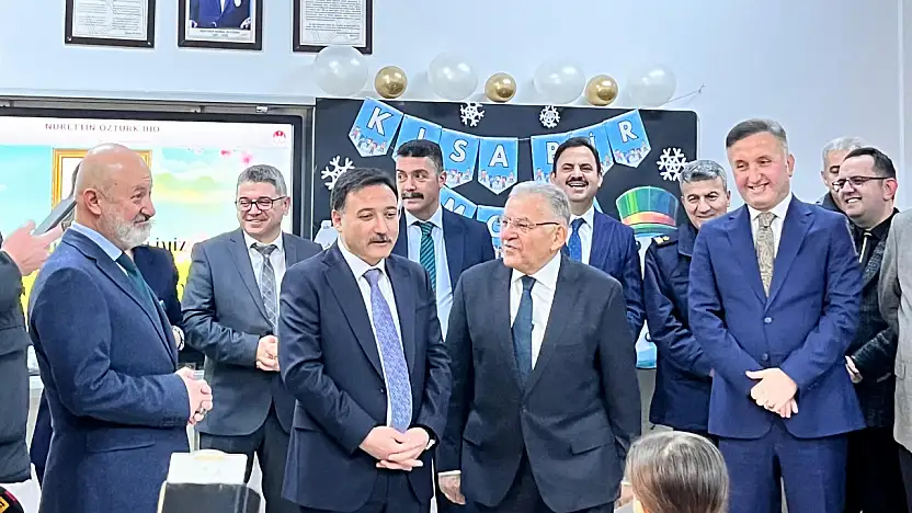 Kayseri'de öğrenciler karne heyecanı yaşadı