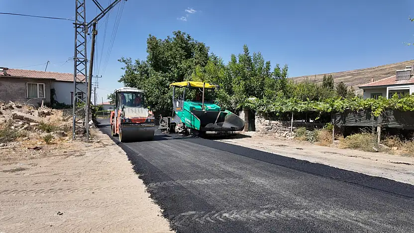 Kayseri Develi Gazi Mahallesi'nde 4,2 km yol sıcak asfaltla yenilendi