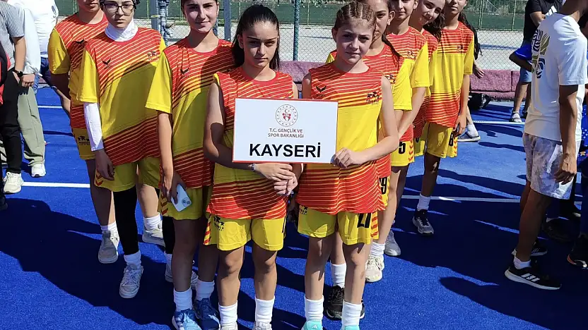 Kayseri Kız Hokey takımı Türkiye finallerinde galip