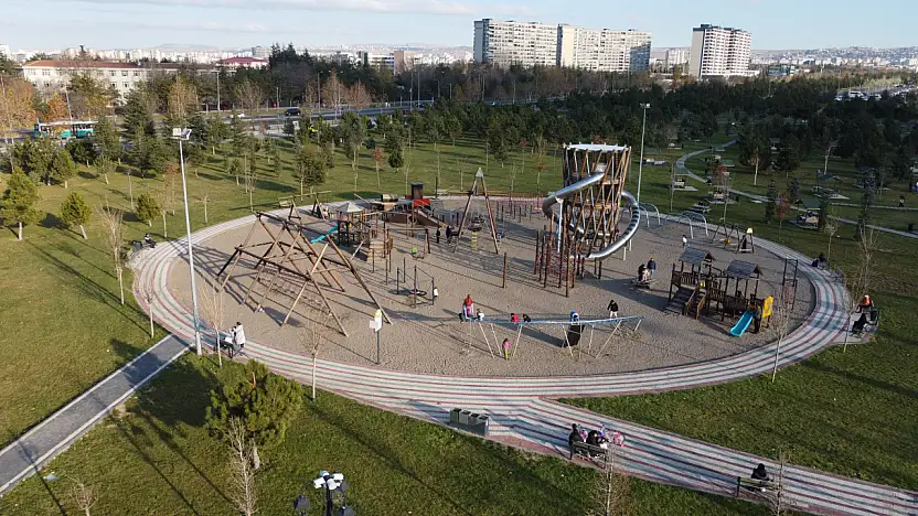 Kayserililer kışın da millet bahçesinde buluşuyor