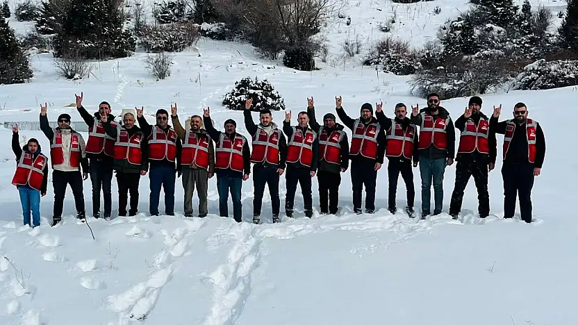 MHP Pınarbaşı'ndan yaban hayvanlarına yem desteği