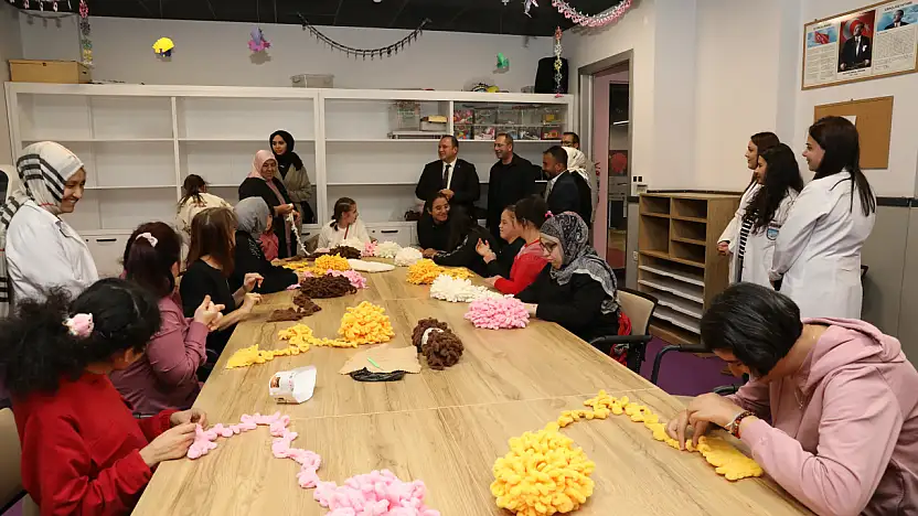 'Sevgi Örüyoruz' Etkinliği çocukları ve öğrencileri buluşturdu