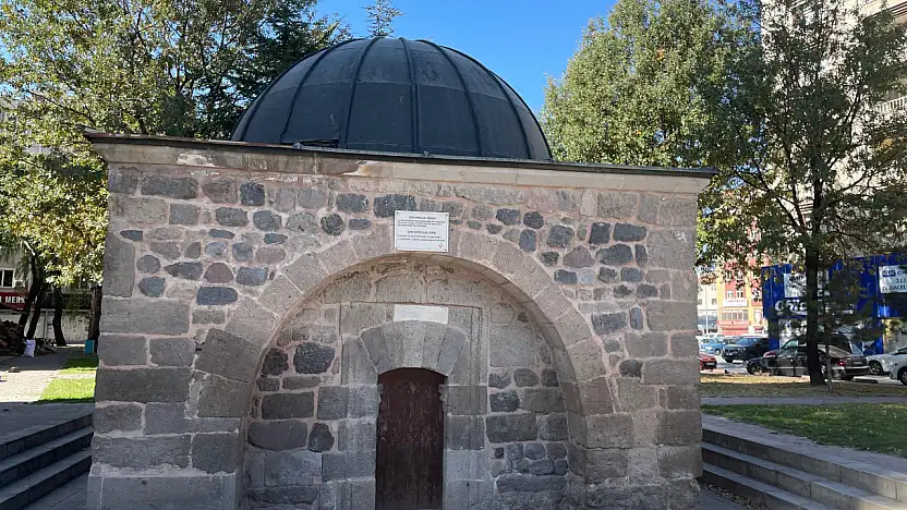 Şeyh Seyfullah Türbesi zamana direniyor