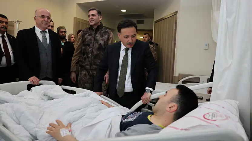 Vali Çiçek'ten yaralı polise ziyaret