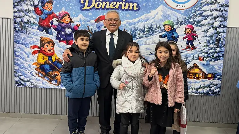 Vali Çiçek ve Başkan Büyükkılıç öğrencilerin karne sevincine ortak oldu