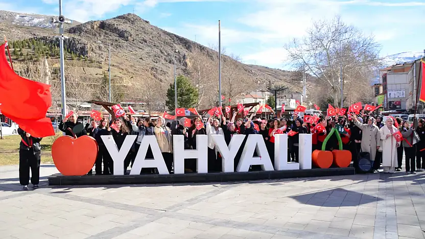 Yahyalı'da 'İlk Ders: Bayrak Sevgisi' yürüyüşü