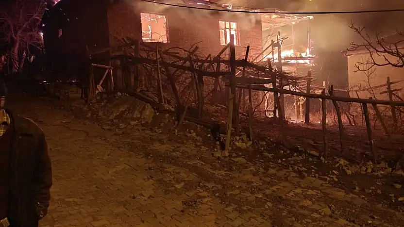 Yahyalı'da müstakil ev alevlere teslim oldu