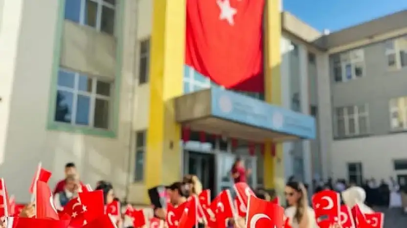 Yeni döneme Türk bayraklarıyla başlanacak