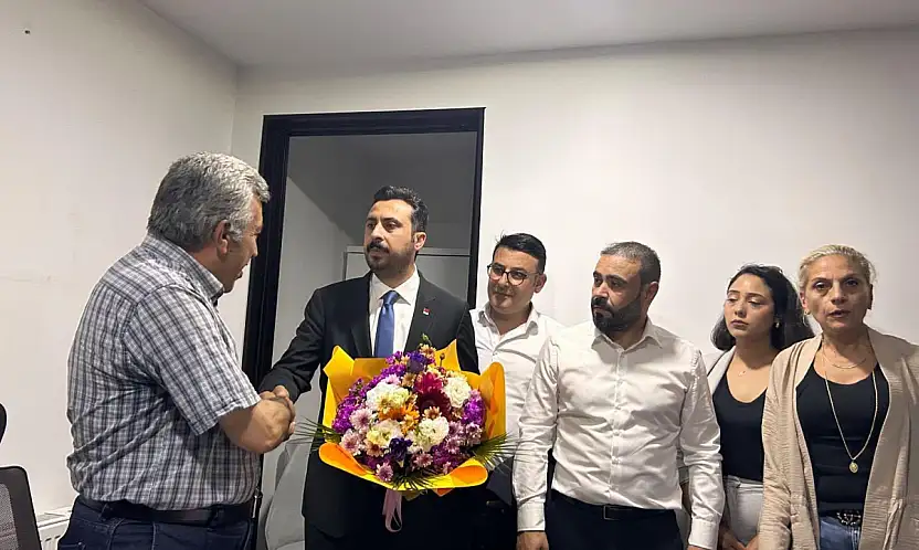 CHP'de yeni yönetim ilk paylaşımını yorumlara kapattı