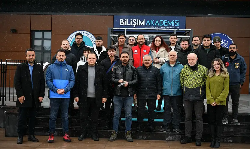 Başkan Büyükkılıç gençlerle derste