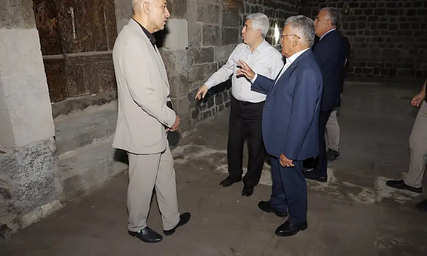 Başkan Büyükkılıç'tan 5 asırlık bedestende inceleme