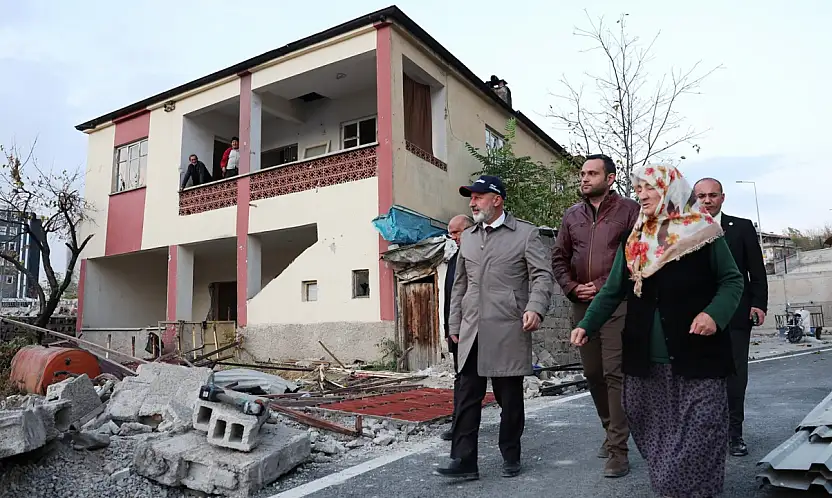 Başkan Çolakbayrakdar, Dudu teyzenin hayır duasını aldı
