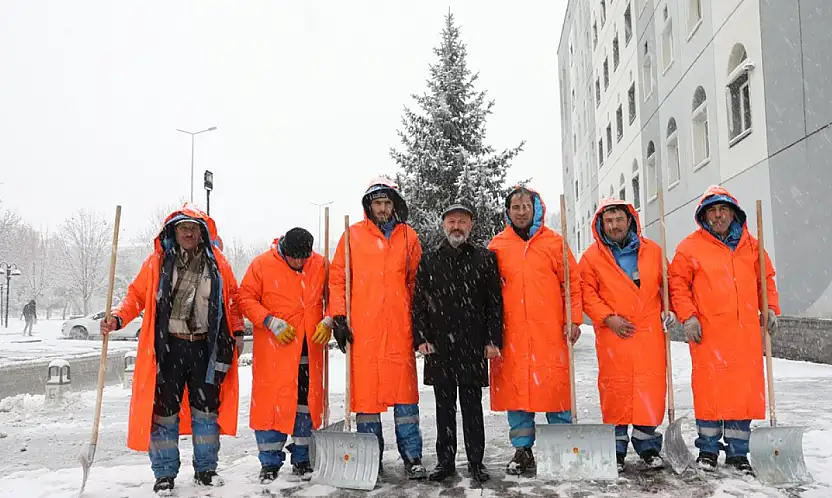 Başkan Çolakbayrakdar: Kar temizliği merkez ve kırsalda sürüyor