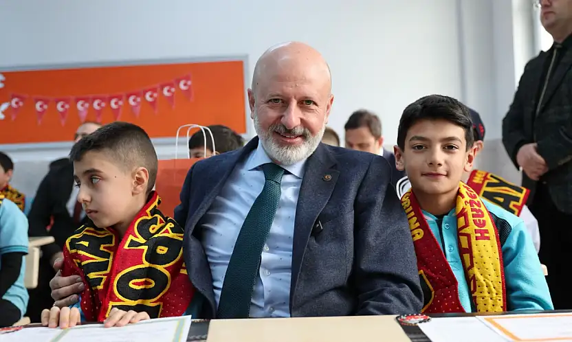 Başkan Çolakbayrakdar, Öğrencilerin karne heyecanına ortak oldu