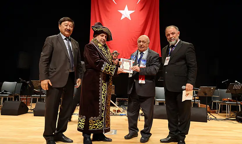 Başkan Yalçın'a 'Türk Dünyası üstün hizmet ödülü'