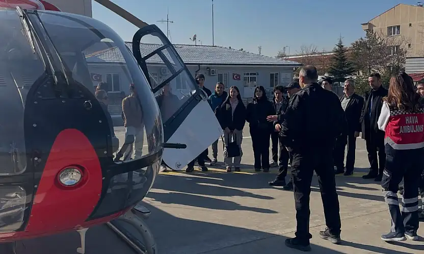 Bilişim akademisi öğrencileri helikopteri inceledi
