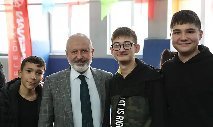 Çolakbayrakdar'dan öğrencilere meslek vurgusu