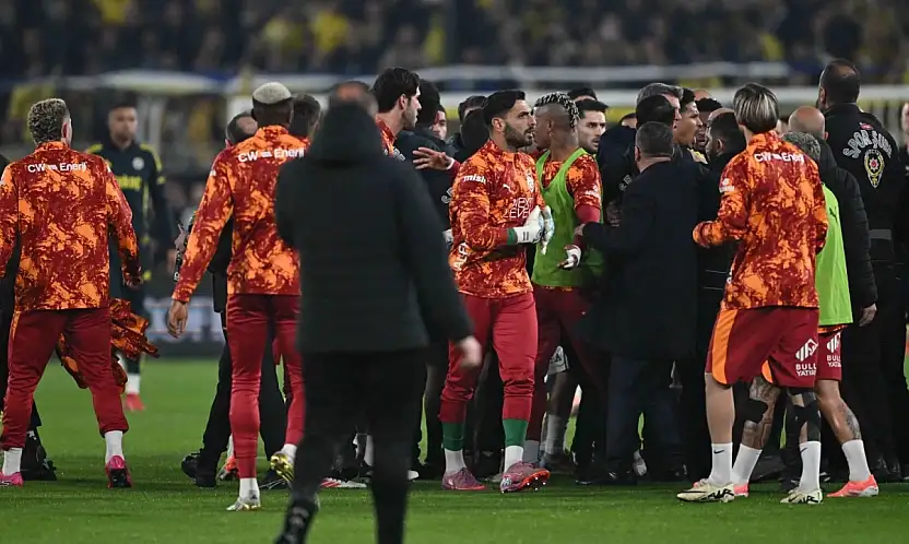 Derbi Öncesi Sahada Gerginlik Yaşandı