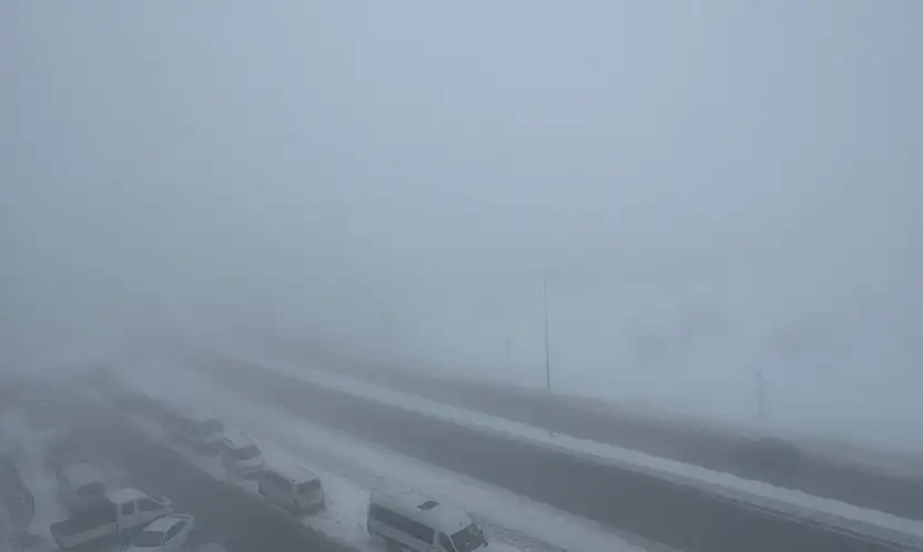 Erciyes'te rüzgar ve sis etkili oldu