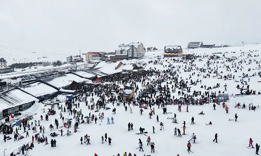Erciyes'teki haftasonu yoğunluğu dron ile görüntülendi