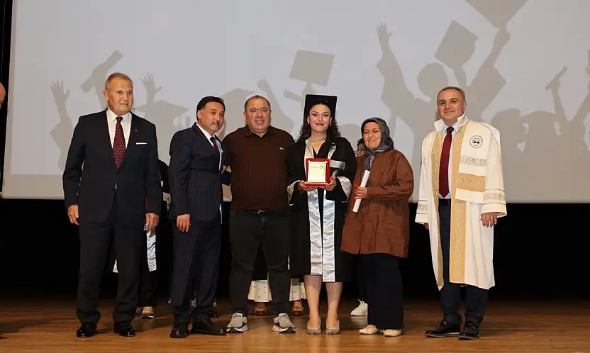 ERÜ İletişim Fakültesi'nde 415 Öğrenci Mezun Oldu