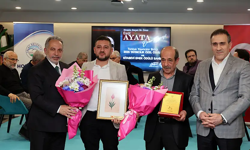 Esat ayata onuruna 'Kitapla geçen bir ömür' gecesi