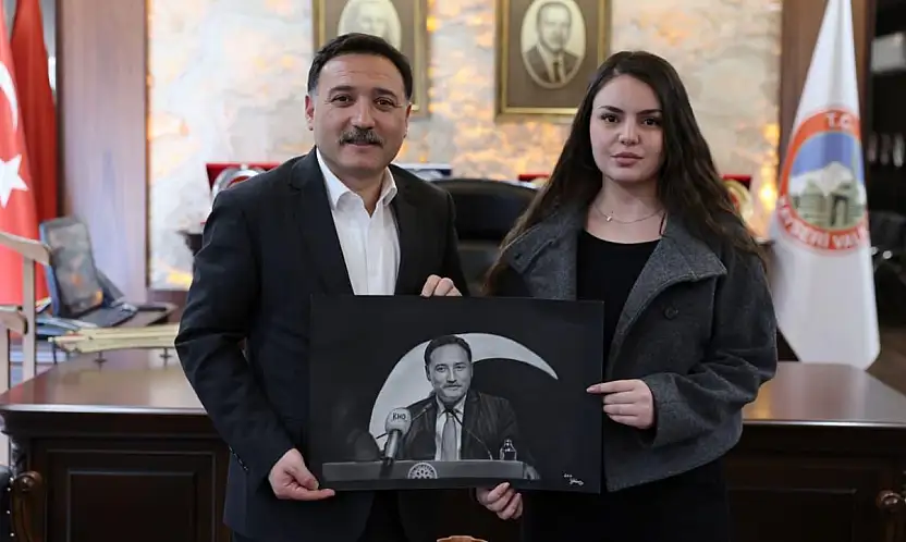 Genç ressamdan Vali Çiçek'e portre
