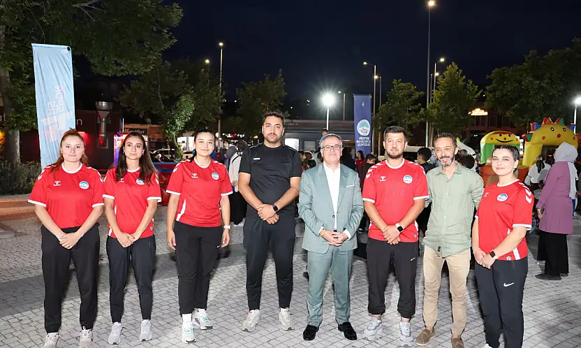 Hacılar Cumhuriyet Meydanı'nda Çocuk Şenliği
