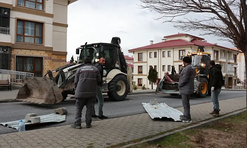 İncesu'da rüzgar çatıları uçurdu