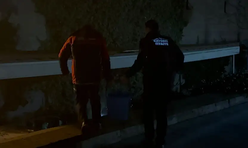 İtfaiyeden parktaki yangına kovalı müdahale