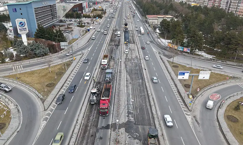 Kayseri'de Bozulan yollarda onarım çalışmaları başladı