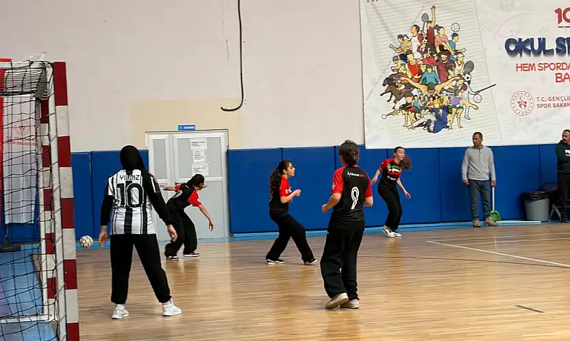 Kayseri'de futsal il birinciliği devam ediyor