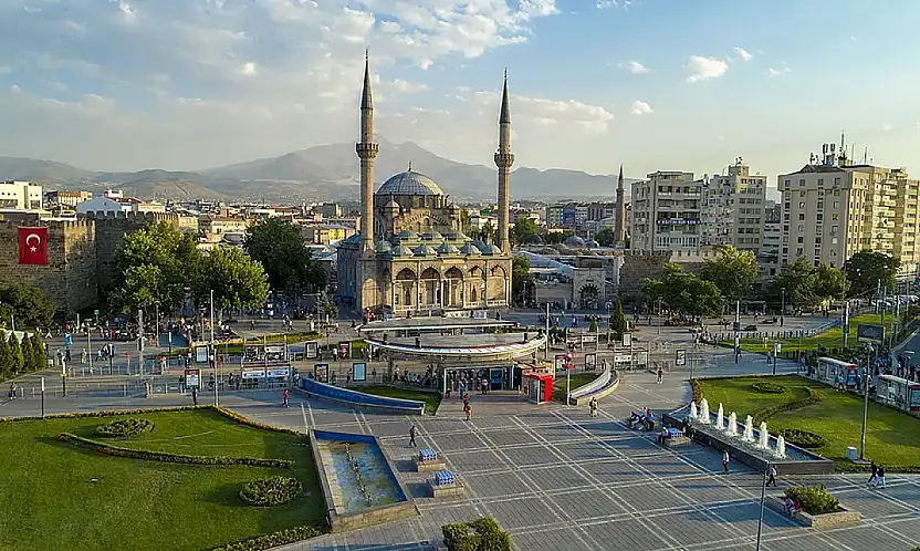 Kayseri'de Gençler Gelecek Kaygısı Yaşıyor