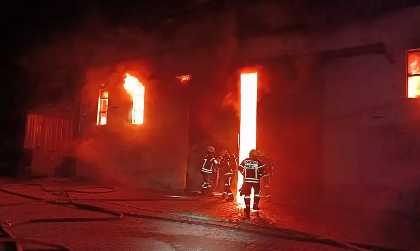 Kayseri'de mobilya fabrikasında yangın