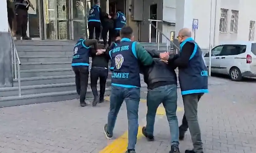 Kayseri'de yol verme kavgası: 3 şüpheli gözaltında